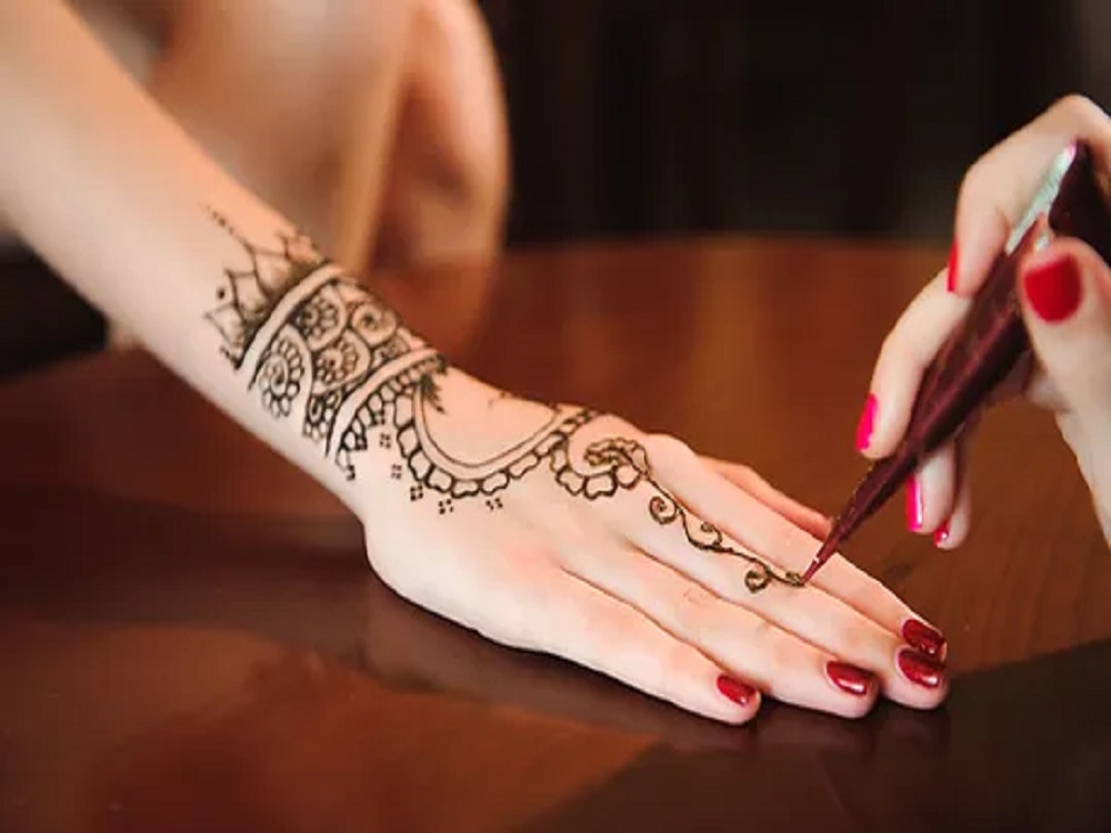 Henna tattoo artists